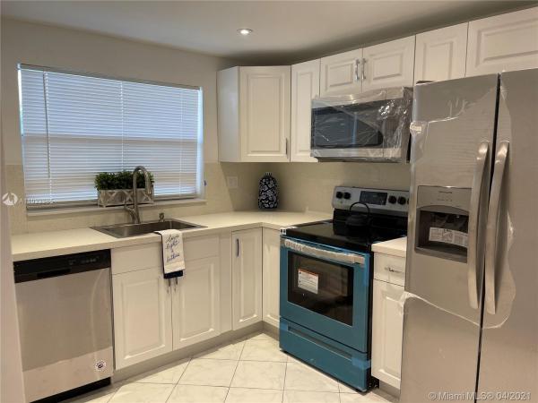 Sunrise Lakes 3, 9330 Sunrise Lakes Blvd #204, Sunrise, Florida 33322, image 1