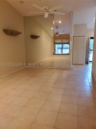 Strathmore Gate West, 466 Long Bow Ct, Royal Palm Beach, Florida 33411, image 2