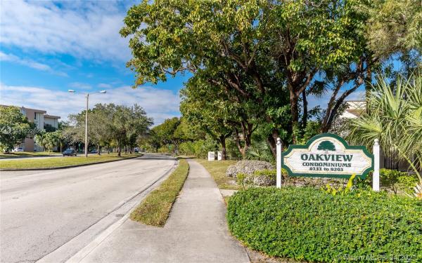 Oakview, 9167 Fontainebleau Blvd #13, Fountainebleau, Florida 33172, image 2