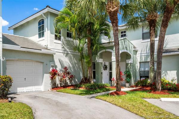 Les Chateaux, 4726 Grapevine Way, Davie, Florida 33331, image 2