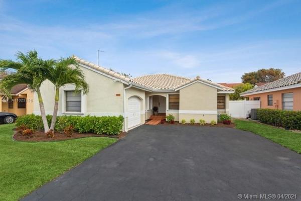Kenland Homes, 12479 SW 95th Ter, The Crossings, Florida 33186, image 2