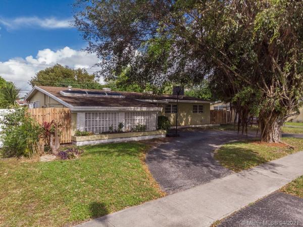 Windward Manor, 1125 NE 177th Ter, North Miami Beach, Florida 33162, image 2