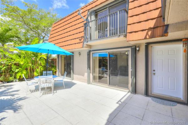 Camelot Lakes, 4117 Wimbledon Dr, Cooper City, Florida 33026, image 2