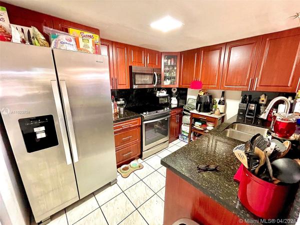 Gables Townhomes, 365 NW 84th Ct #902, Fountainebleau, Florida 33126, image 2
