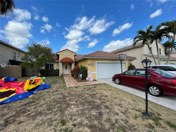 Lago Mar South, 8450 SW 161st Pl, Kendall, Florida 33193, image 2