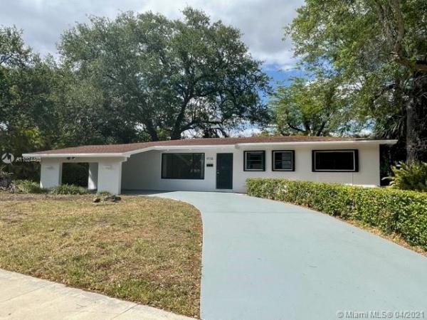 Heftler Homes Sunset Park, 9735 SW 76th St, Sunset, Florida 33173, image 2