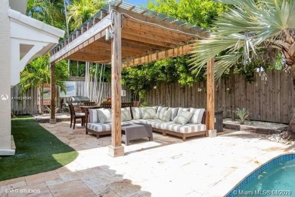 Tropical Isle Homes, 271 Greenwood Dr, Key Biscayne, Florida 33149, image 2