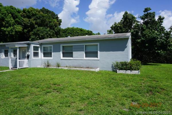 Panuleta Gardens, 781 NE 168th St, North Miami Beach, Florida 33162, image 2