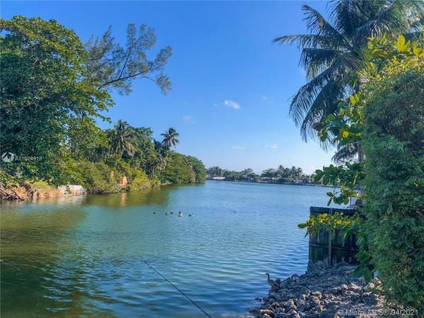 Central Miami, 3335 S Lake Dr, Coral Terrace, Florida 33155, image 2