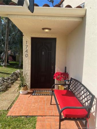Lakewood Townhome Villas, 1740 SW 124th Pl, Tamiami, Florida 33175, image 2