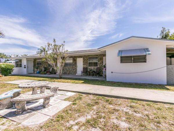 Dixie Gardens, 2300 Grant St, Hollywood, Florida 33020, image 2