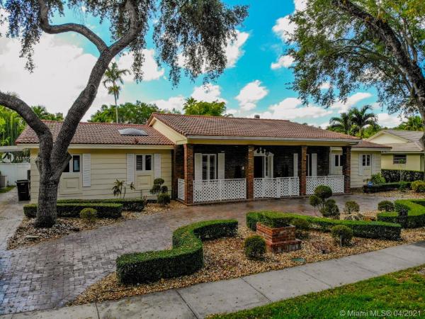 Loch Lomond, 16140 Aberdeen Way, Miami Lakes, Florida 33014, image 1