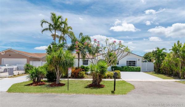 Meadow Wood Manor, 13210 SW 264th St, Princeton, Florida 33032, image 2