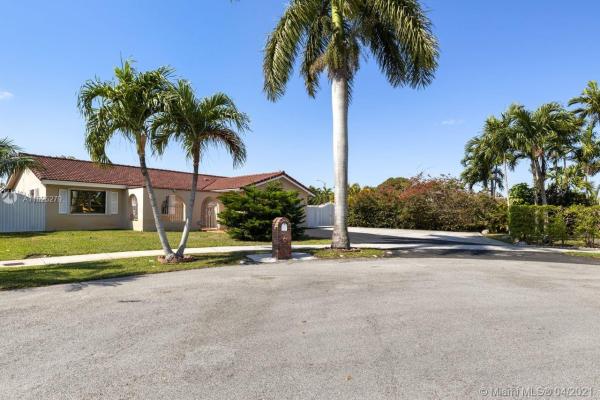 Bent Tree West, 5061 SW 141st Ave, Kendale Lakes, Florida 33175, image 2
