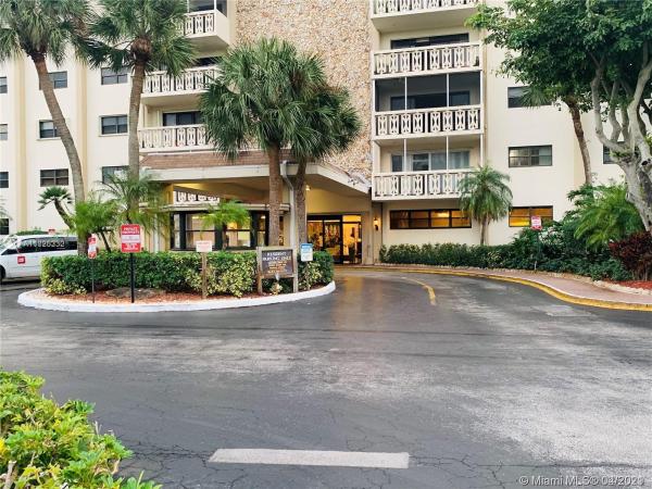 Canongate, 800 NE 195th St #110, Ives Estates, Florida 33179, image 2