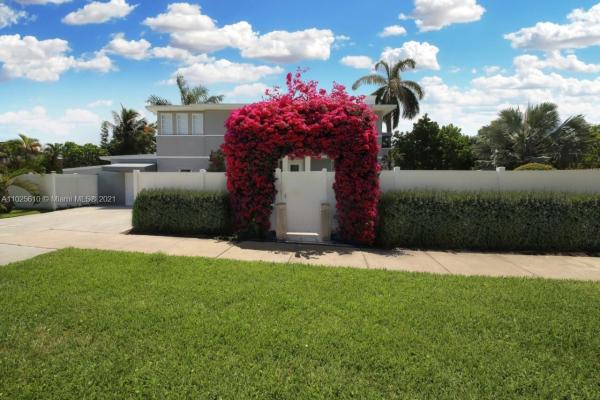 10960 N Bayshore Dr, Unincorporated Dade County, Florida 33161, image 2