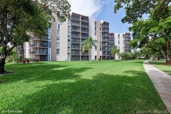 Bravura, 3101 N Country Club Dr #411, Aventura, Florida 33180, image 2