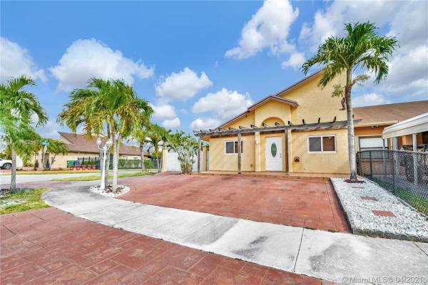 Westwind Lakes Twin Villas, 15437 SW 71st St, Kendall West, Florida 33193, image 1