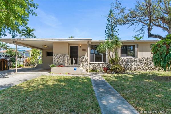 Coral Way Plaza, 7721 SW 17th Ter, Westchester, Florida 33155, image 2