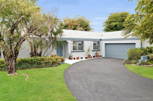 Weitzer Shauna Meadows, 15750 SW 152nd Ave, Richmond West, Florida 33187, image 2
