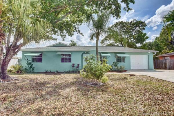 Palm Beach Colony, 858 Croton Dr, Royal Palm Beach, Florida 33411, image 2