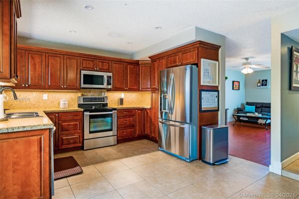 Cedar Landing At The Hammocks, 9653 SW 148th Ave #X, The Hammocks, Florida 33196, image 2