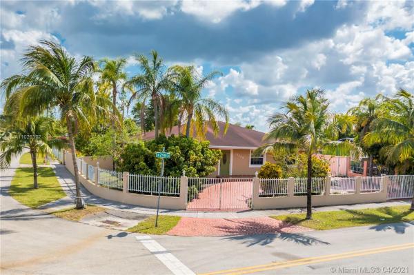 Gem Homes, 14444 SW 298th Ter, Leisure City, Florida 33033, image 2