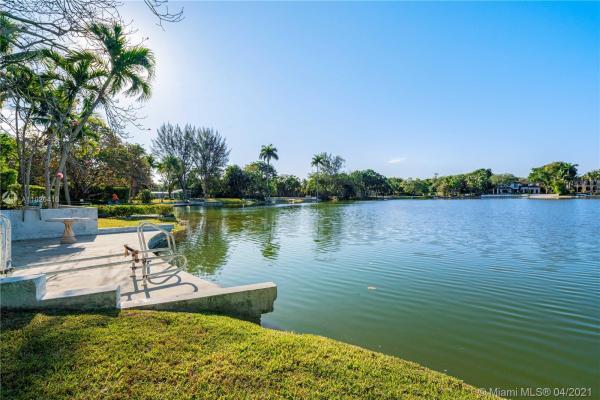 Hammock Lakes, 5290 N Kendall Dr, Coral Gables, Florida 33156, image 2
