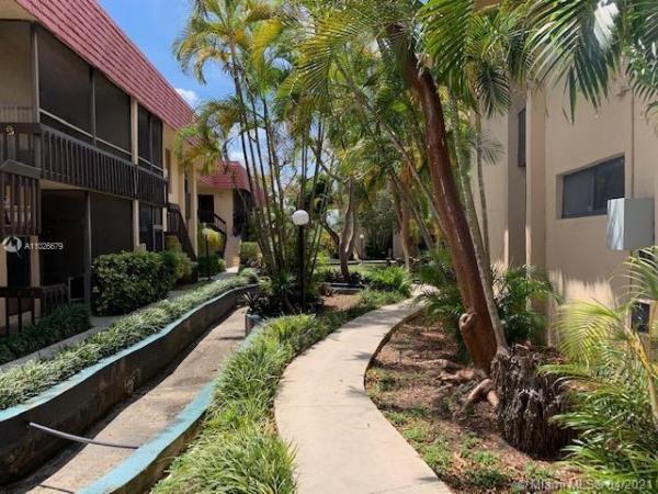 Northlake Village At The California Club, 770 NE 199th St #107F, Ives Estates, Florida 33179, image 1