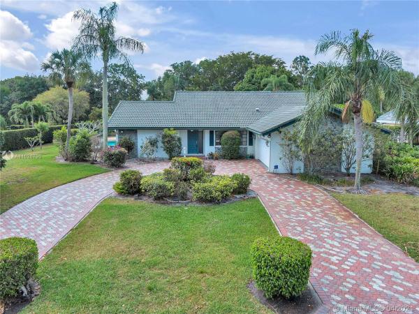 Pine Tree Golf Club, 4526 Saint Andrews Dr, Boynton Beach, Florida 33436, image 2