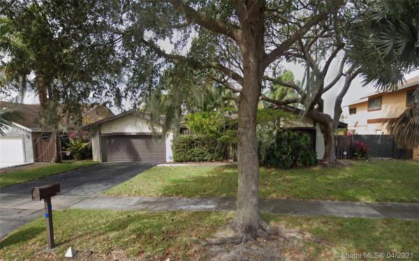 Sky Lake Homes, 835 NE 206th St, Ives Estates, Florida 33179, image 1