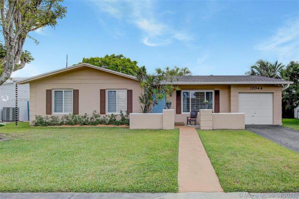 Devon Aire Estates, 12044 SW 116th Ter, The Crossings, Florida 33186, image 2