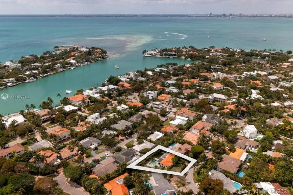 Biscayne Key Estates, 750 Curtiswood Dr, Key Biscayne, Florida 33149, image 2