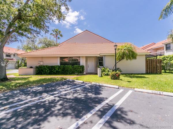 La Mirage Of Harbor Village, 21150 Jib Ct #J16, Aventura, Florida 33180, image 2