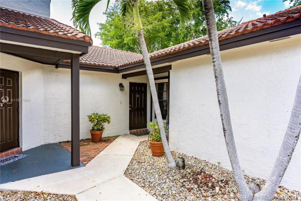 Village Homes At Lakes Of The Meadow, 4840 SW 149th Ct #16F, Kendall West, Florida 33185, image 2