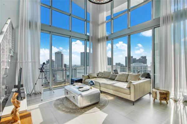 The Ivy At Riverfront, 90 SW 3rd St #PH-5, Miami, Florida 33130, image 1