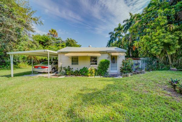 Biscayne Gardens, 477 NE 154th St, Golden Glades, Florida 33162, image 2