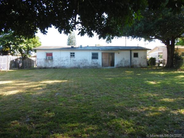 Lindas Hill, 610 El Rancho Dr, Fort Pierce, Florida 34982, image 2