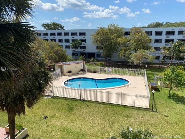 Victory Gardens, 650 NE 149th St #106F, Golden Glades, Florida 33161, image 2