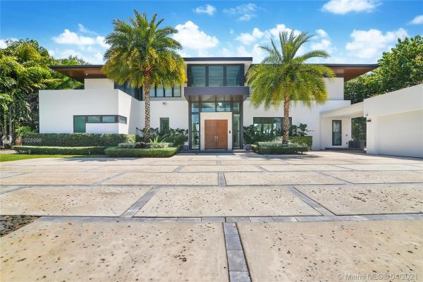 Loch Lomond, 7210 S Prestwick Pl, Miami Lakes, Florida 33014, image 2