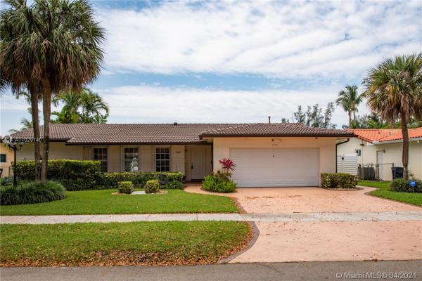 Loch Ness, 7410 Loch Ness Dr, Miami Lakes, Florida 33014, image 2