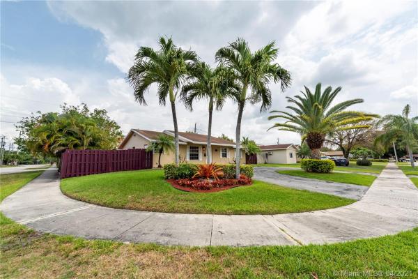 Heritage Lake Estates, 6645 Franklin St, Hollywood, Florida 33024, image 2