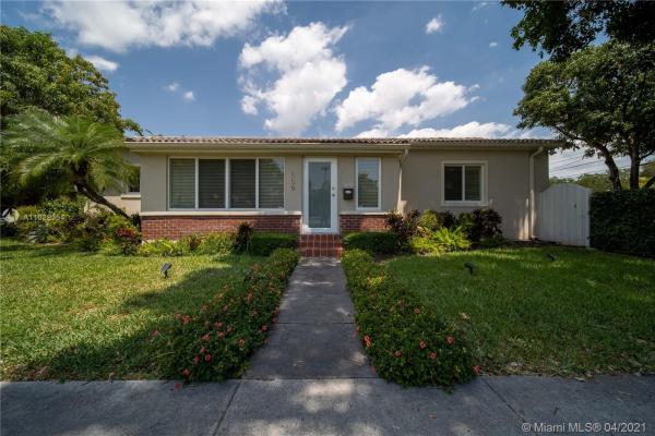 Country Club Estates, 509 Oakwood Dr, Miami Springs, Florida 33166, image 2
