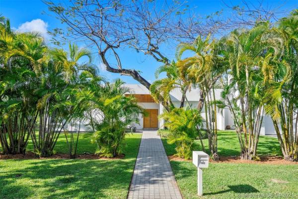 Carole Helms Manor, 7001 SW 57th St, Glenvar Heights, Florida 33143, image 2