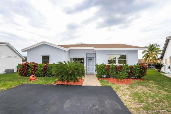Bent Tree, 4211 SW 138th Pl, Kendale Lakes, Florida 33175, image 2
