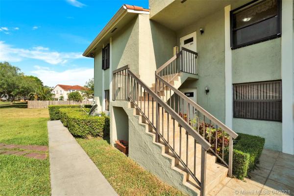 9912 Hammocks Blvd #203, The Hammocks, Florida 33196, image 2