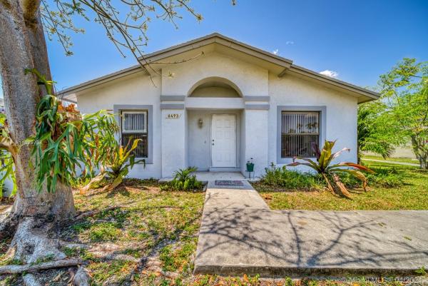 Westwind Lakes Garden Homes, 6493 SW 152nd Pl #4-93, Kendall West, Florida 33193, image 2
