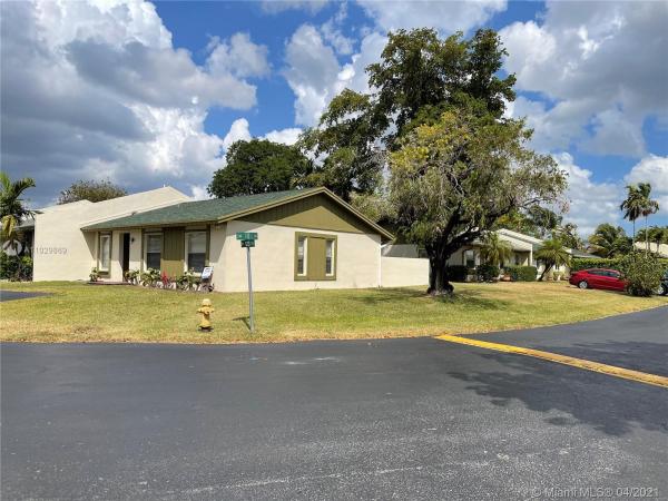 Devon Aire Villas, 10747 SW 123rd Pl #10747, The Crossings, Florida 33186, image 2