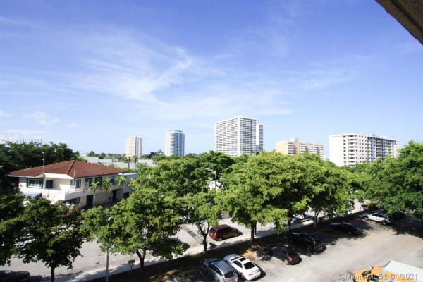 North Bay Villas, 1801 S Treasure Dr #504, North Bay Village, Florida 33141, image 2