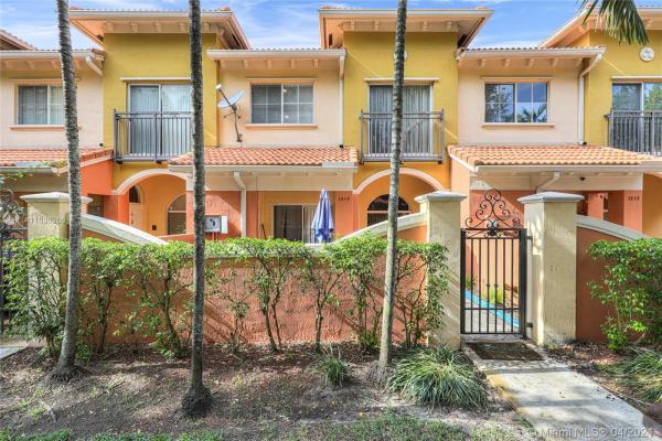 Santa Catalina Townhomes, 1313 N Santa Catalina Cir, North Lauderdale, Florida 33068, image 2